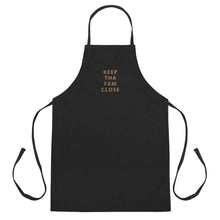 Load image into Gallery viewer, &#39;KEEP THA FAM CLOSE&#39; Apron
