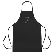 Load image into Gallery viewer, &#39;KEEP THA FAM CLOSE&#39; Apron
